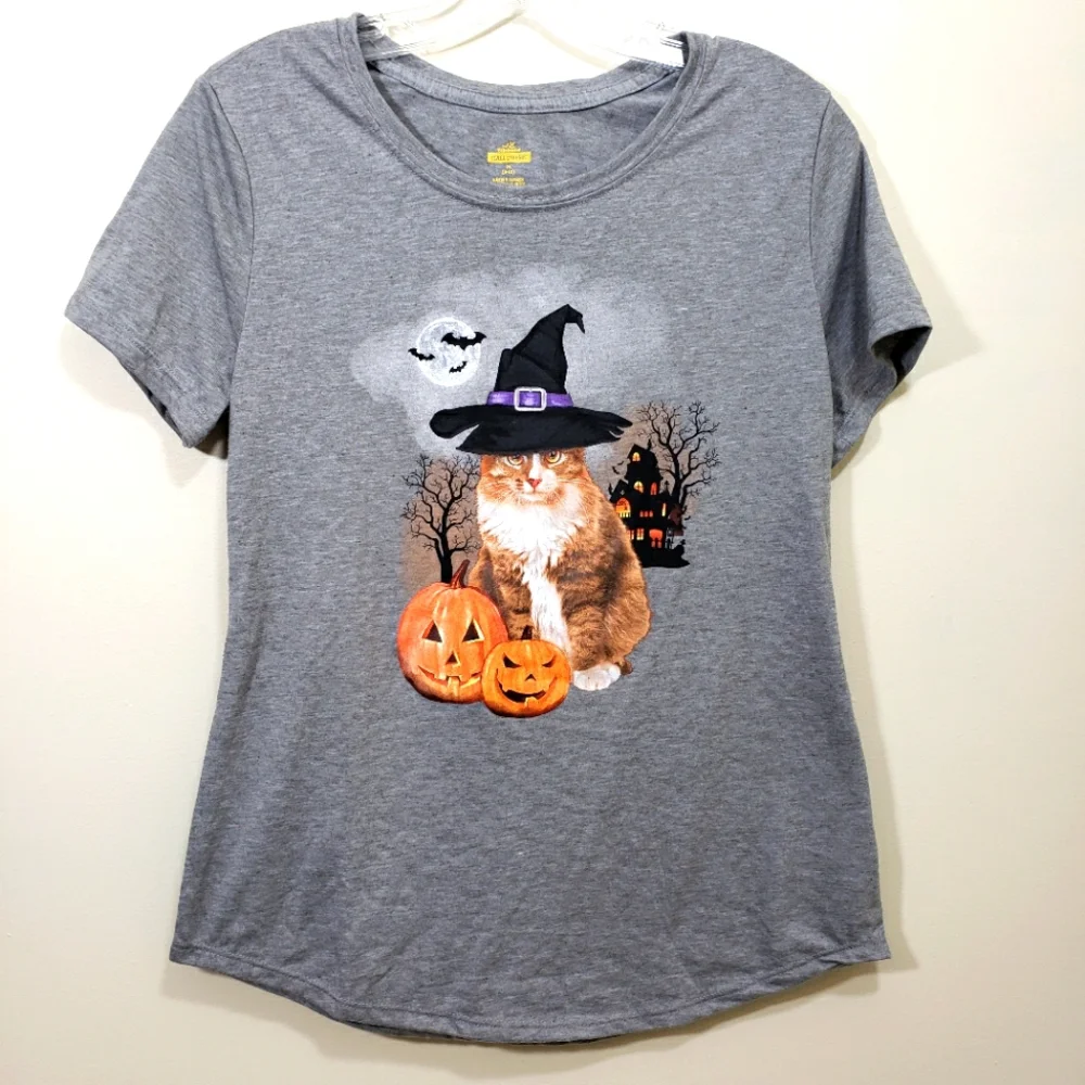 Celebrate Halloween witch cat with haunted house & pumpkins graphic tshirt Sz M - Picture 1 of 6